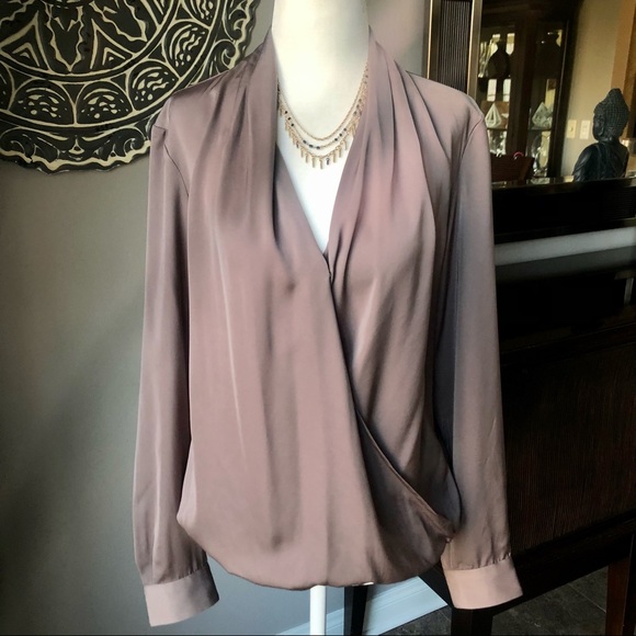 Banana Republic Tops - NWT Beautiful Banana Republic Blouse